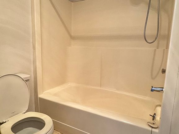 4th image of 1003 S 17th Ave APT B