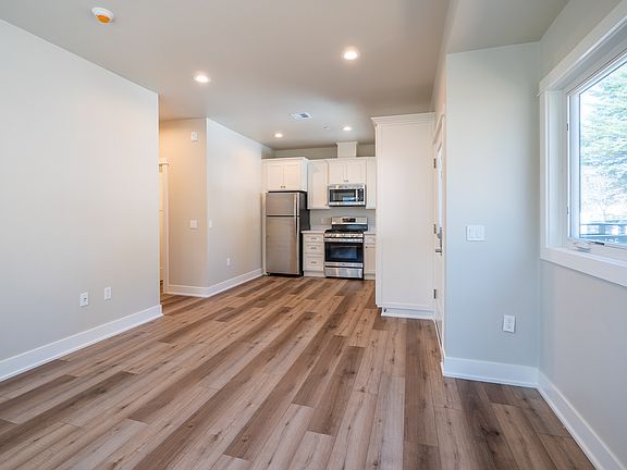 3rd image of 120 Richardson St #6
