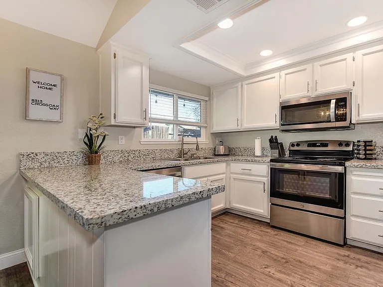 8313 Crossoak Way — Photo 10