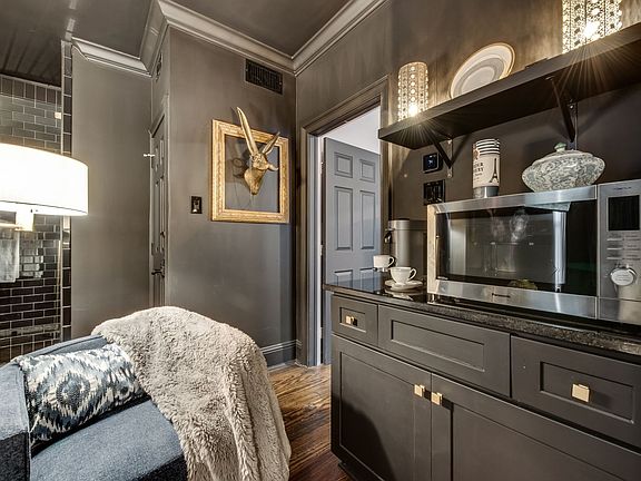 2nd image of 4902 Worth St #201