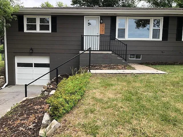 2721 S 107th Ave — Photo 1