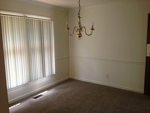 2nd image of 33 Barrett Pl