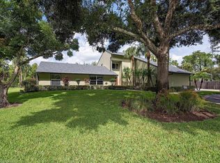 201 Perkins Dr, Naples, FL 34119