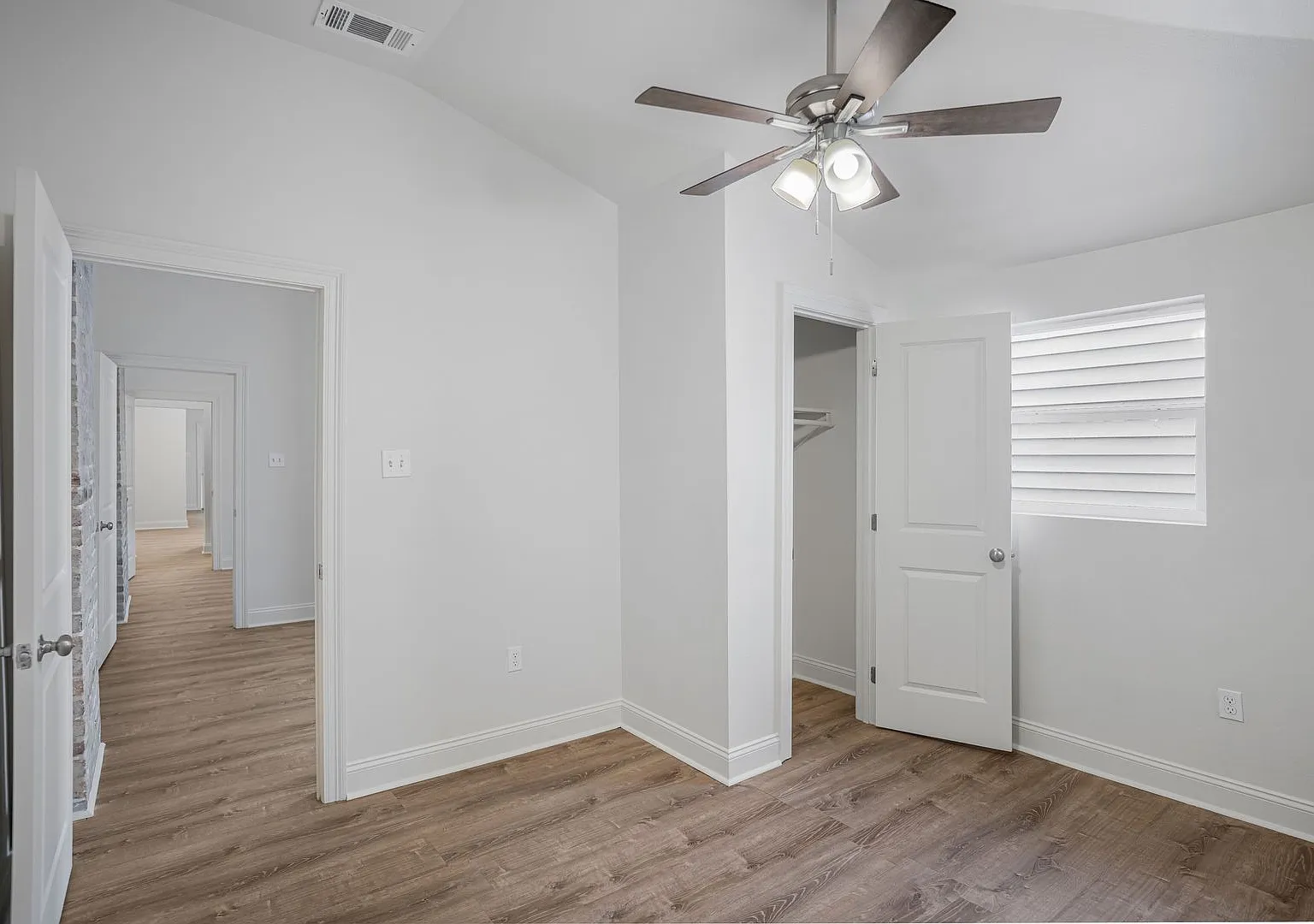 3 Bedroom apartment in St Claude- accepts vouchers — Photo 2