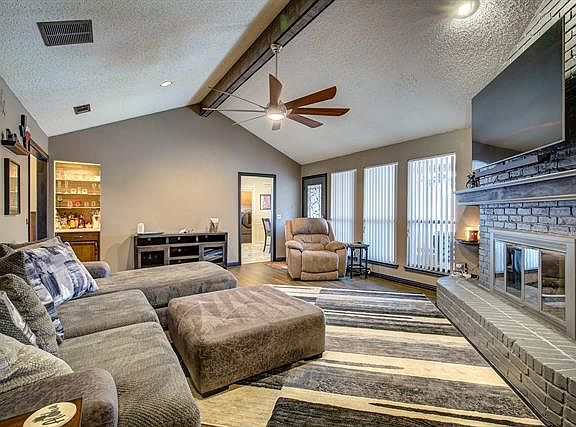 4th image of 715 Green Brook Dr