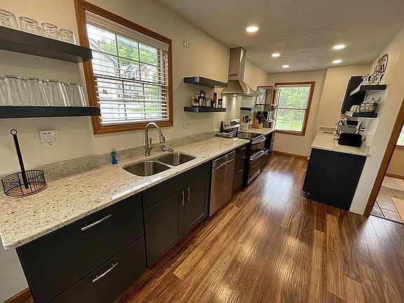 2nd image of 55 Creekside Dr #31