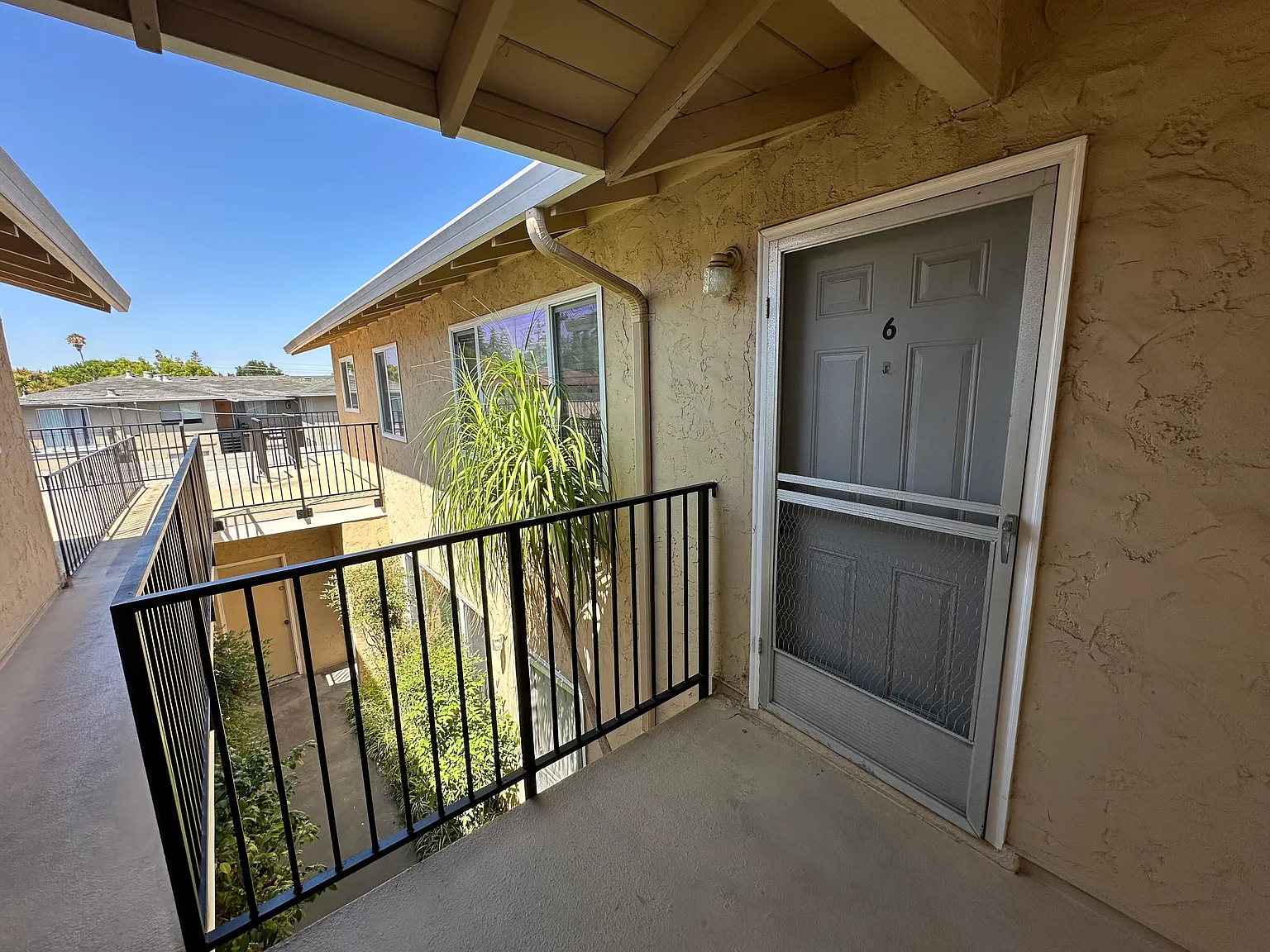 2 bed, 875 sqft, $3,200 — Photo 4