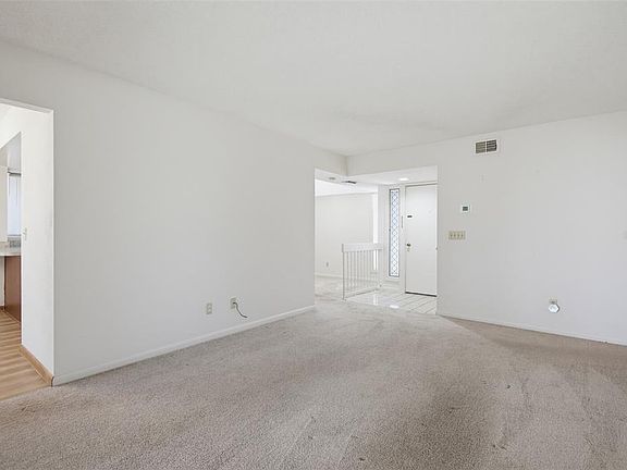 4th image of 7 MID PINES CIRCLE