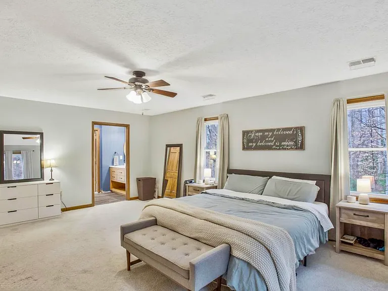 8300 Venture Dr — Photo 15
