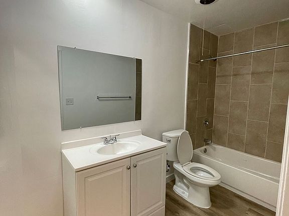 3rd image of 6039 Whitsett Ave APT 207