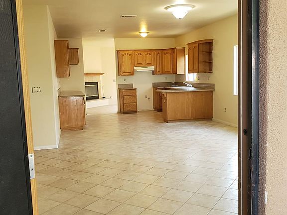 5th image of 1525 W 9th St