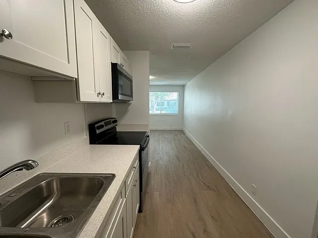 5911 NE 18th Ave — Photo 16