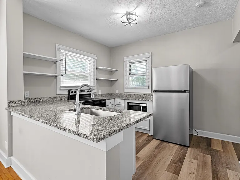 415 Bernard Ave — Photo 10