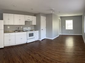 3226 SE Rockwood St, Portland, OR