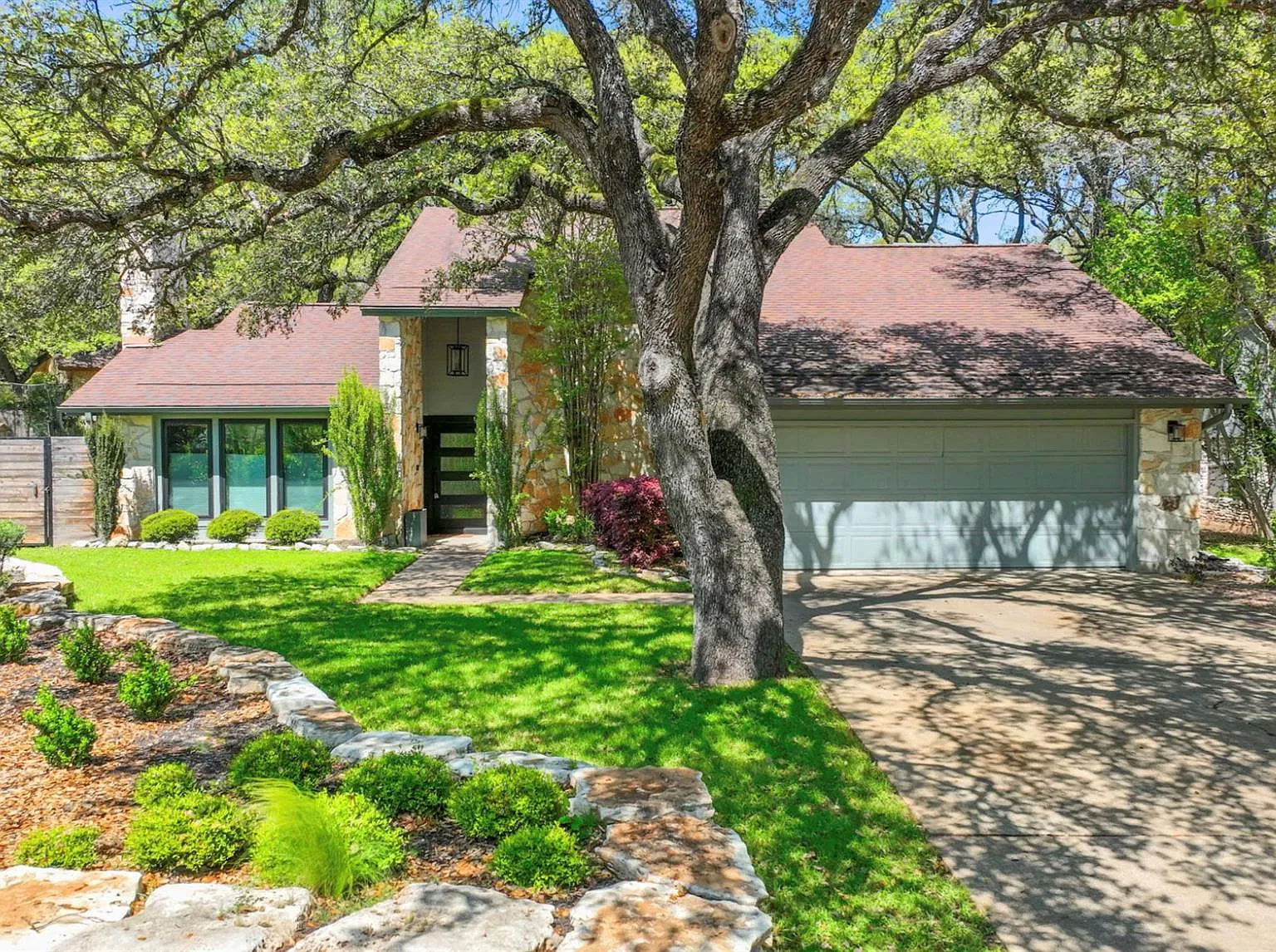 4 bed, 2.5 bath, 2468 sqft, $6,495 — Photo 1