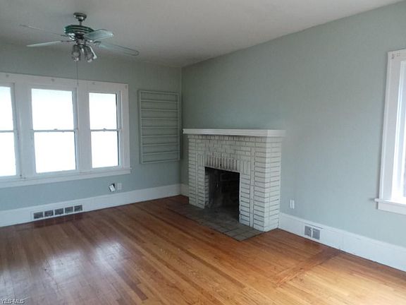 2nd image of 1074 Bloomfield Ave