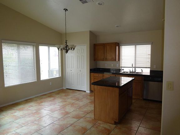5th image of 2126 E Saltsage Dr