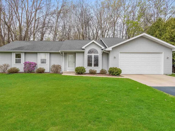 2543 Lakeview Dr, Suamico, WI 54173
