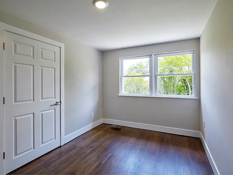 1038 E Mount Pleasant Ave — Photo 6