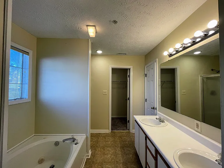 224 Waterdown Dr #1 — Photo 9