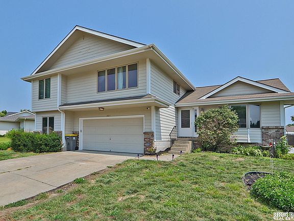 2nd image of 1924 W Apricot Ln