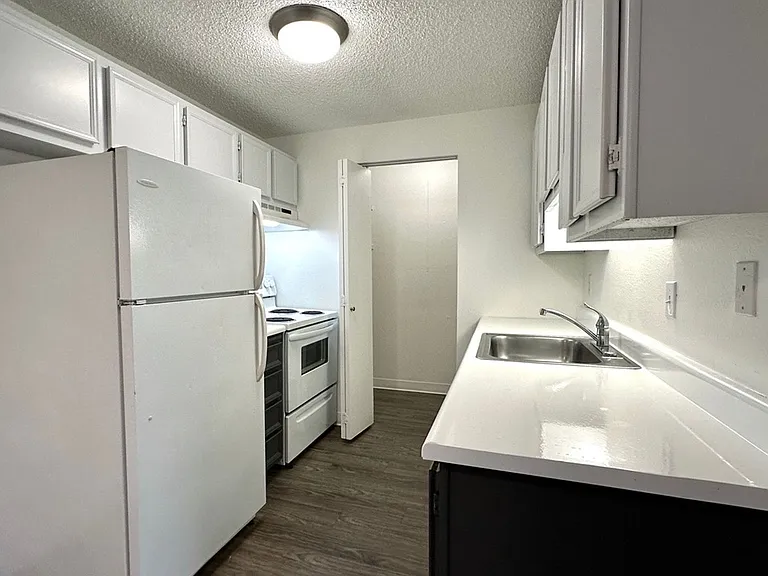 West on Murray Apartments — Photo 9