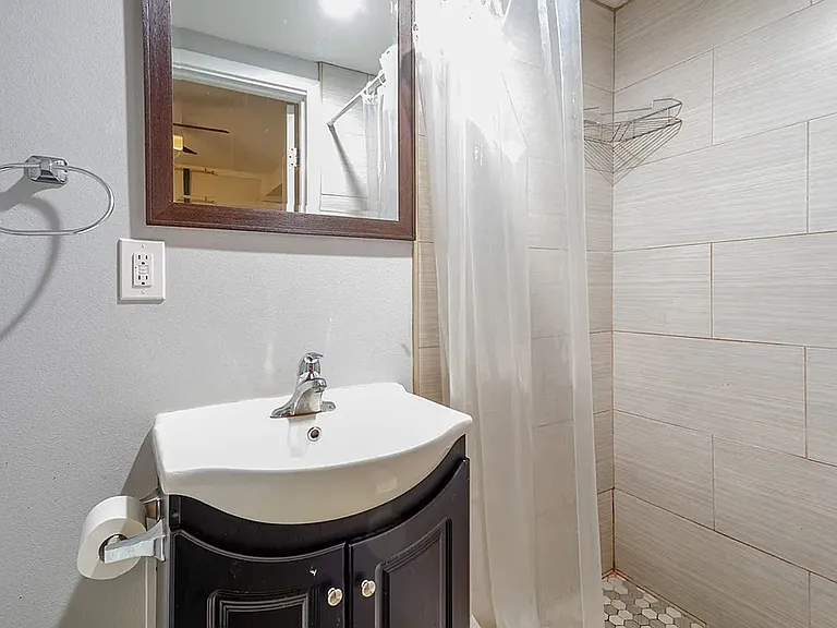 1252 W 37th Dr — Photo 10