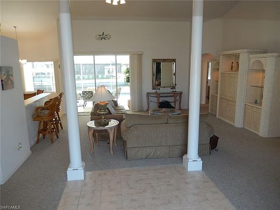 3rd image of 2565 Surfside Blvd