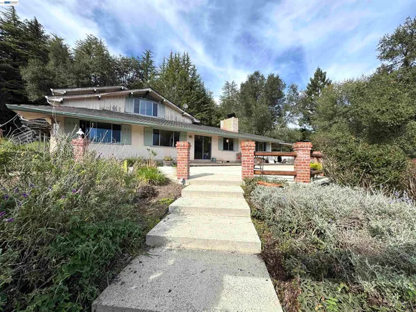 17121 Laurel Rd, Los Gatos, CA 95033