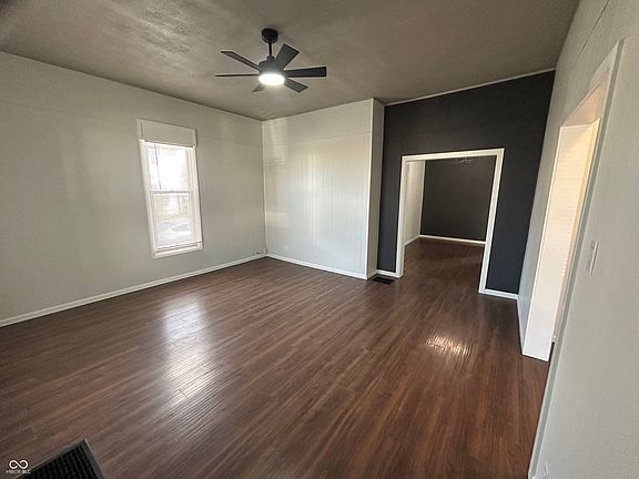 4th image of 227 Van Ave