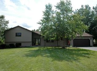 565 Pamela Ct, Gilberts, IL 60136