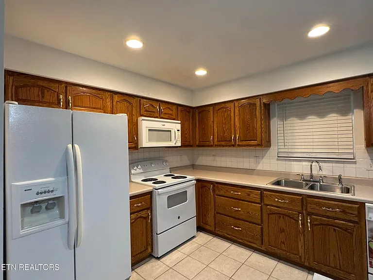 715 Gloucester Ave — Photo 5