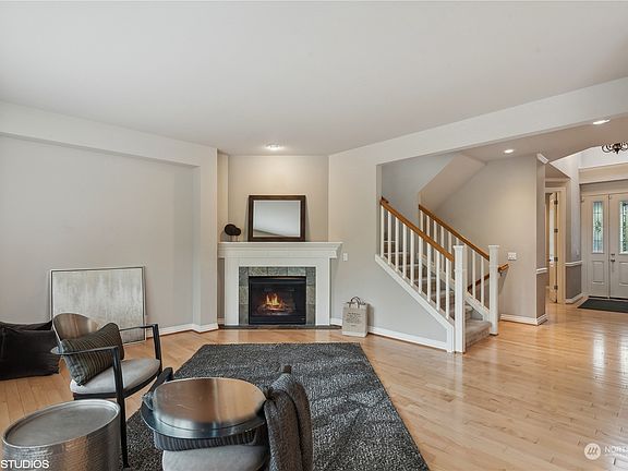 4th image of 22367 NE 6th Court