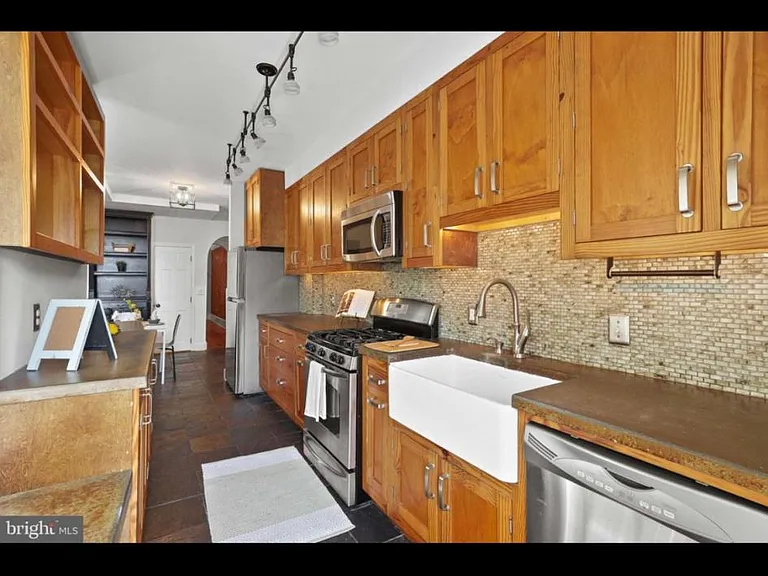 1640 S Charles St — Photo 18