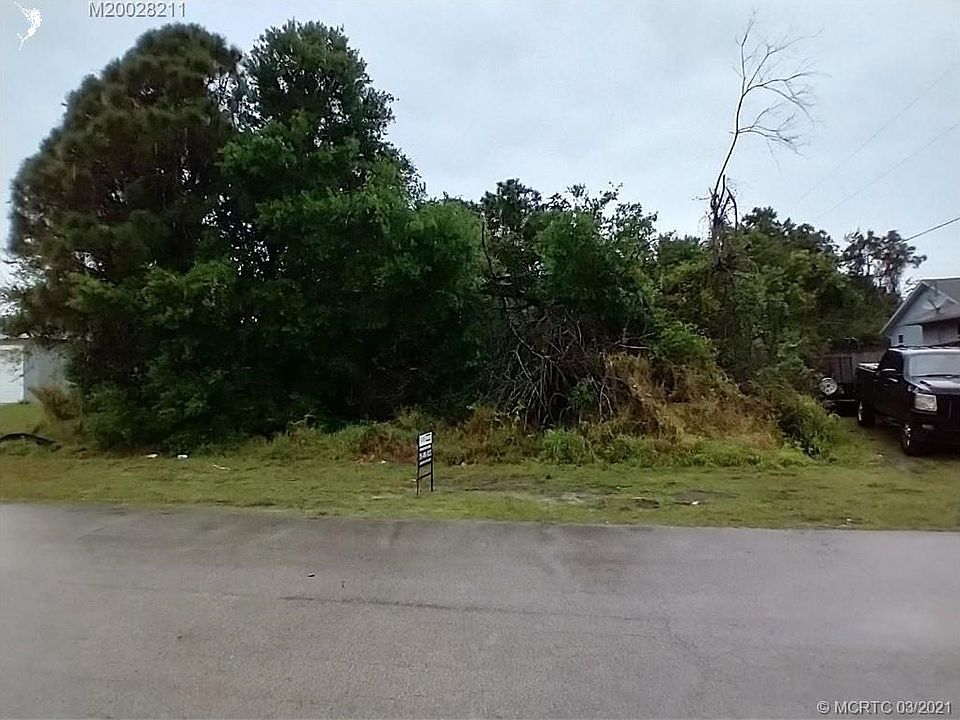 2nd image of 779 SW Bond Rd