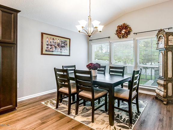 4th image of 95213 Tanglewood Dr