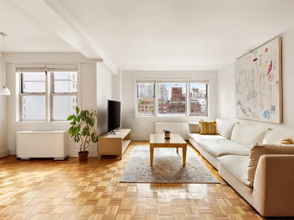 525 East 82nd Street image 11 of 27