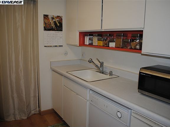 5th image of 320 N Civic Dr APT 413