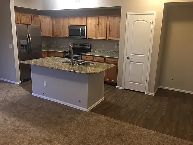 Pelican Bluff Apartments — Photo 16