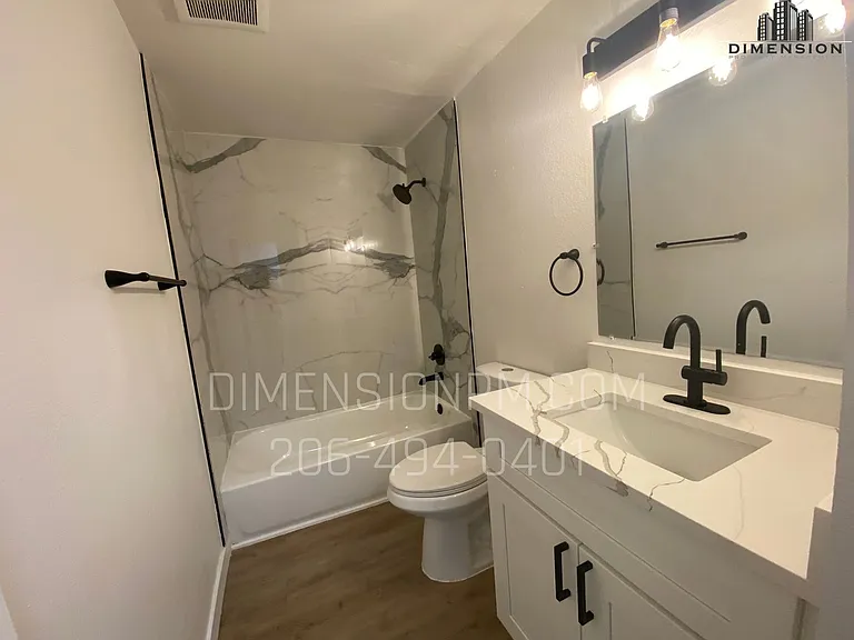 Refreshed 4-Plex in the Heart of Auburn — Photo 6