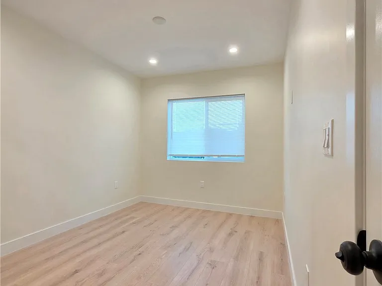 23509 Friar St — Photo 13