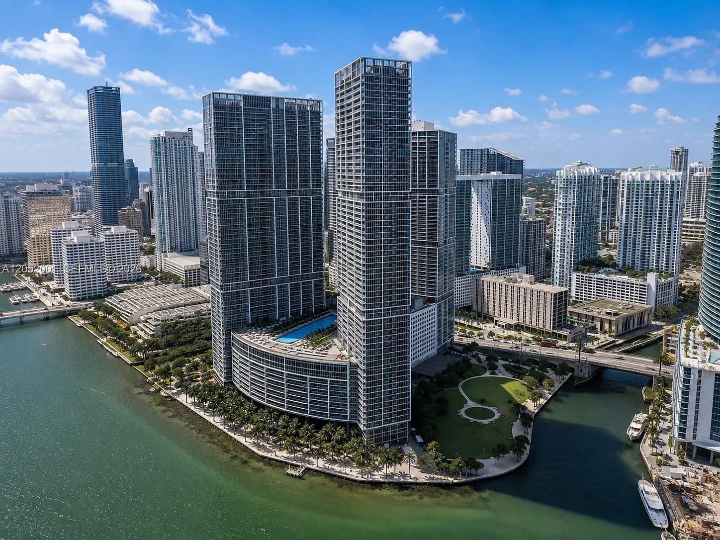 Iconbrickell Condo No 1 — Photo 1