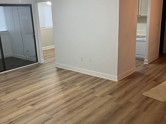 3rd image of 110 Royal Oak Dr APT C