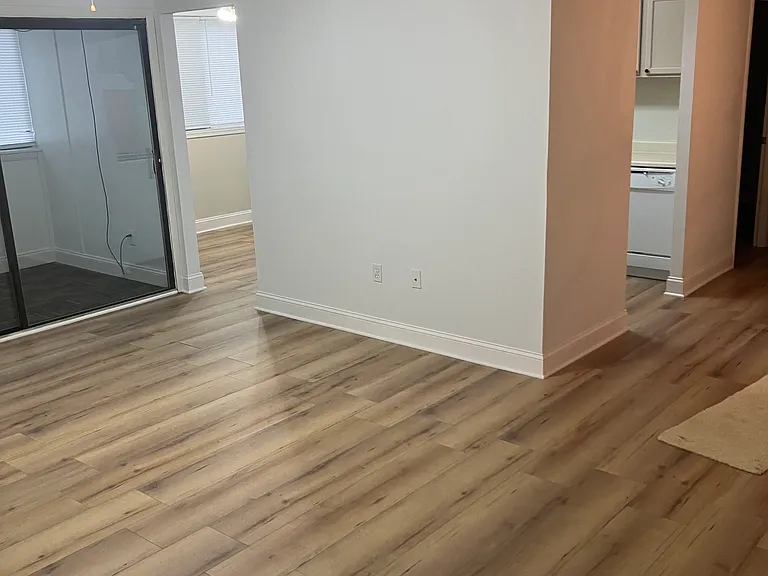 110 Royal Oak Dr #C — Photo 3
