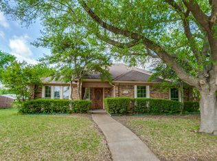 413 Kingsbridge Ct, Garland, TX 75040
