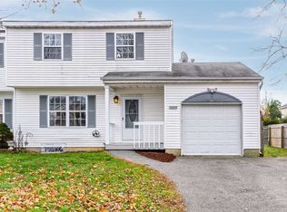 49 Elm St, Central Islip, NY 11722