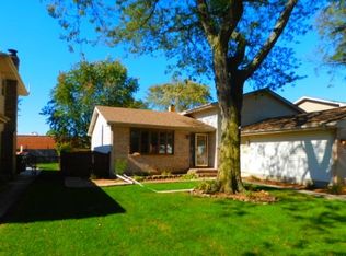 856 Boone Dr, Carol Stream, IL 60188