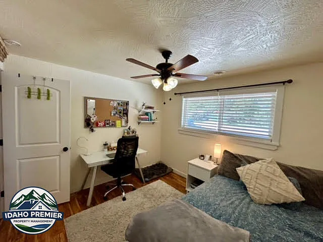 1228 W 11th St — Photo 17