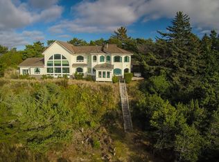 935 Rhododendron Dr, Florence, OR 97439