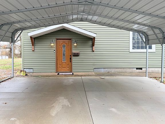 4th image of 858 Benton St